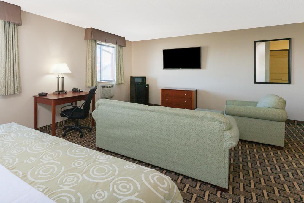 Super 8 By Wyndham Flint Township Miller Rd/Bishop Airport Hotel Exterior photo