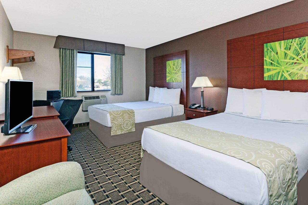 Super 8 By Wyndham Flint Township Miller Rd/Bishop Airport Hotel Exterior photo
