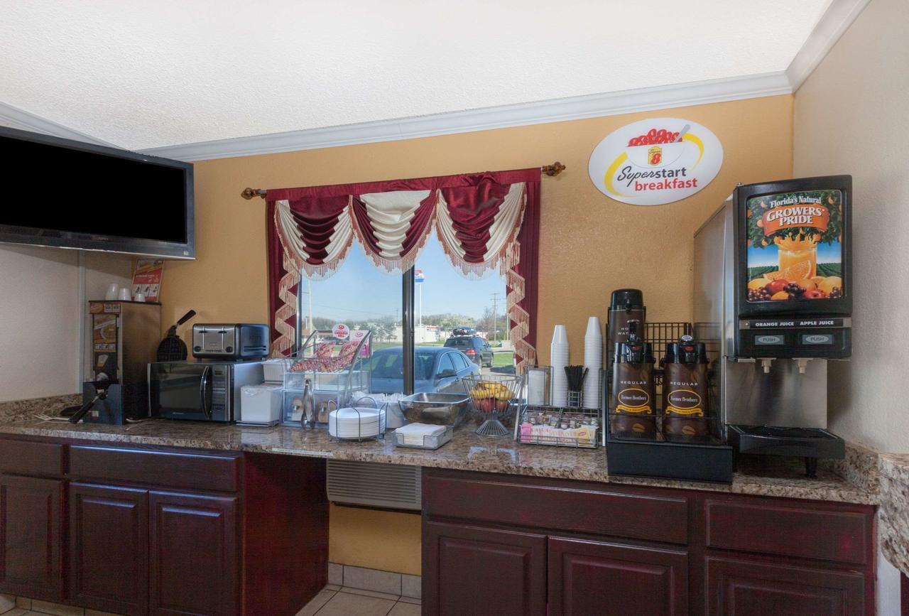 Super 8 By Wyndham Flint Township Miller Rd/Bishop Airport Hotel Exterior photo