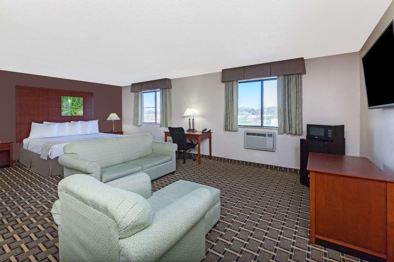 Super 8 By Wyndham Flint Township Miller Rd/Bishop Airport Hotel Exterior photo