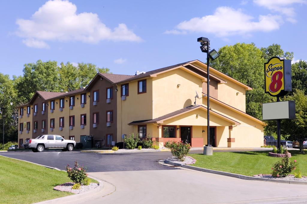 Super 8 By Wyndham Flint Township Miller Rd/Bishop Airport Hotel Exterior photo