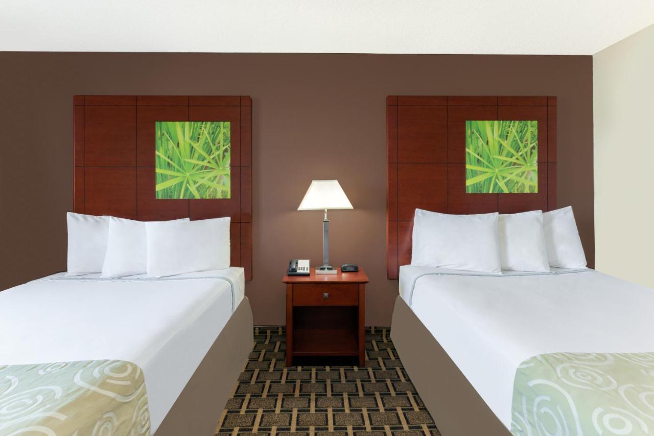 Super 8 By Wyndham Flint Township Miller Rd/Bishop Airport Hotel Exterior photo
